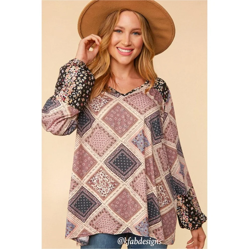 LAST 2! V Neck Bohemian Color Block Bubble Sleeve Knit Top! - Picture 5 of 8